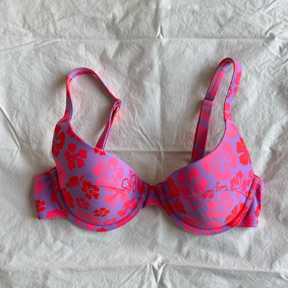 Kulani Kinis Cherry Berry Top